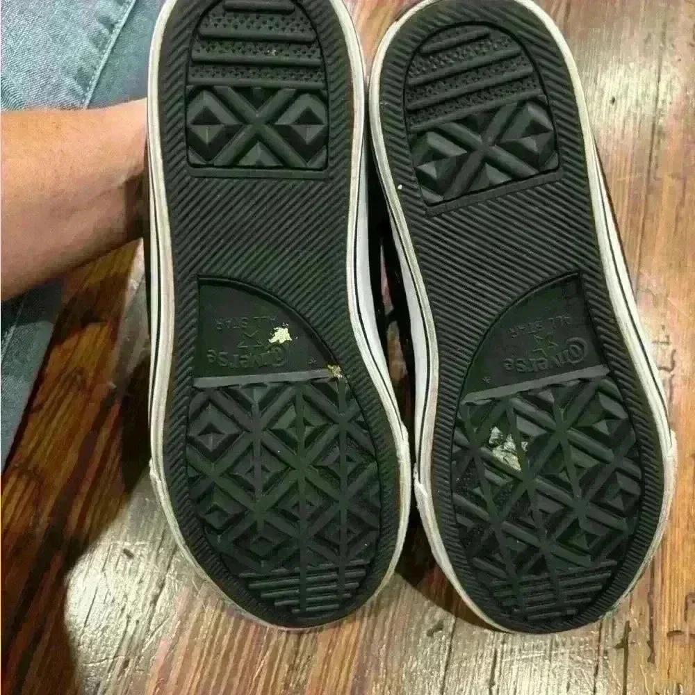 All Star Leather Converse size 4